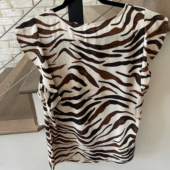 Perfect condition Cabi blouse, never worn - Picture 2 of 2